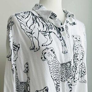 Jane + Delancey Black & White Illustrated Feline Print Fluid Rayon Shirt – US L